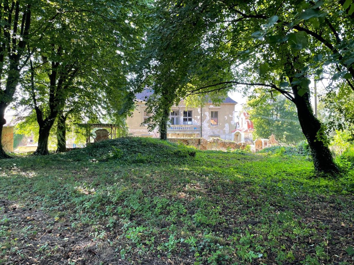 Hotel Teepee v zámecké zahradě Ronow an der Doubrava Exterior foto