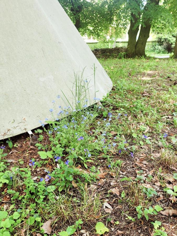 Hotel Teepee v zámecké zahradě Ronow an der Doubrava Exterior foto