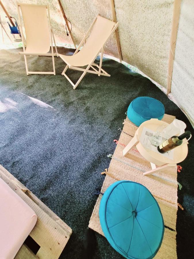 Hotel Teepee v zámecké zahradě Ronow an der Doubrava Exterior foto